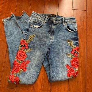 Bluenote knee ripped jeans with floral embroidery